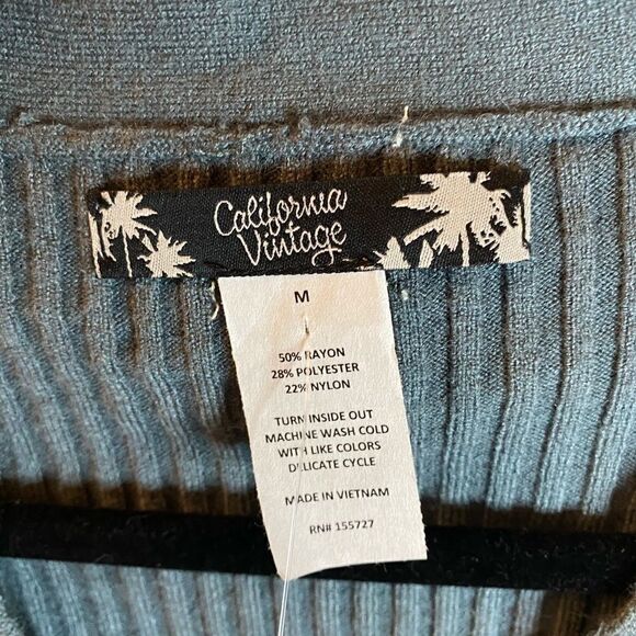 🛍California Vintage V- neck sweater cardigan Size:Medium - Picture 6 of 6
